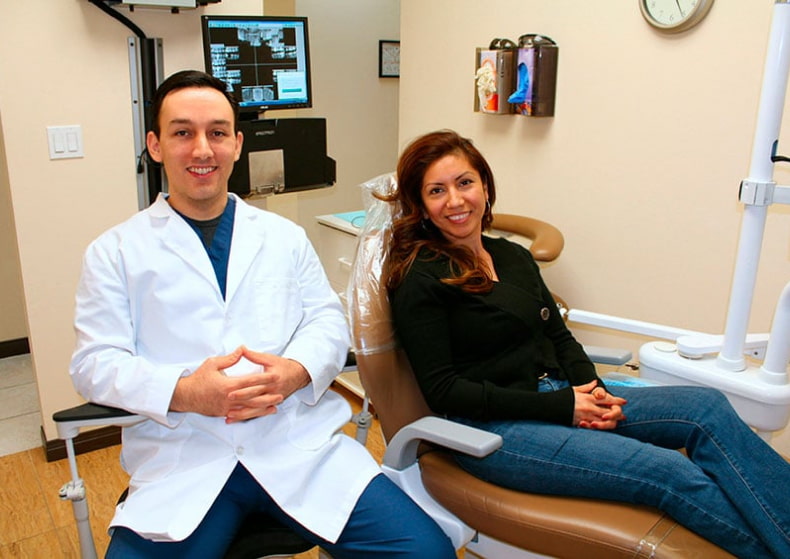 The dr. Leo in the office with a patient